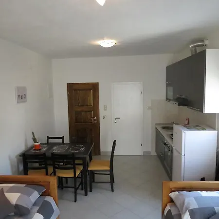 Apartments Ljubicic Podstrana Room photo