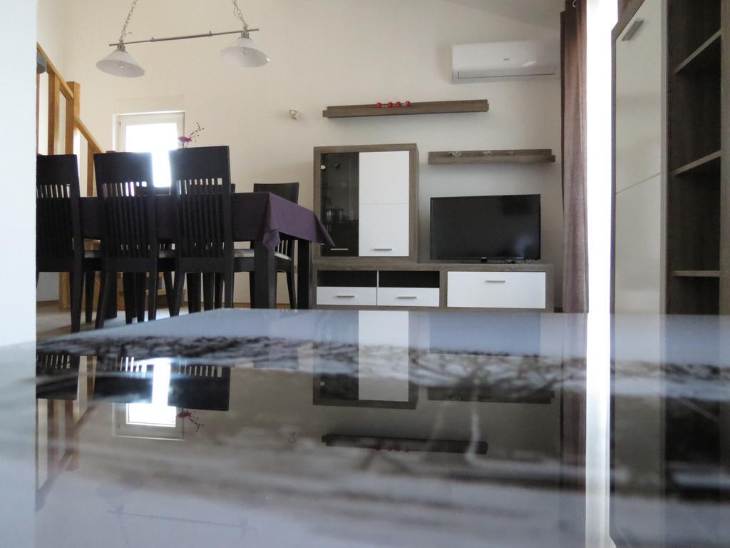 Ljubicic Apartment